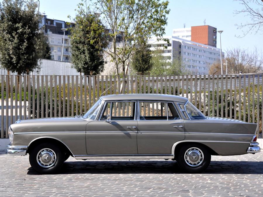  Mercedes-Benz 300 SE 1961 года  (фото 5 из 8)